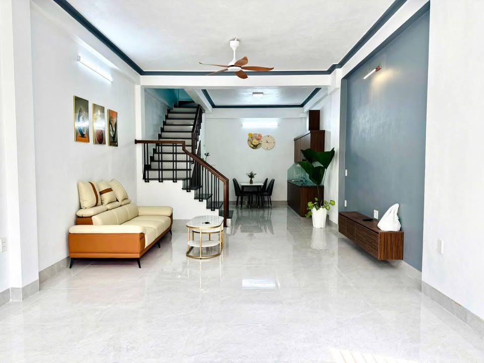 Nhà phố Đông Hương, TP Thanh Hóa 60m² giá 2 tỷ - Full nội thất, vào ở ngay!