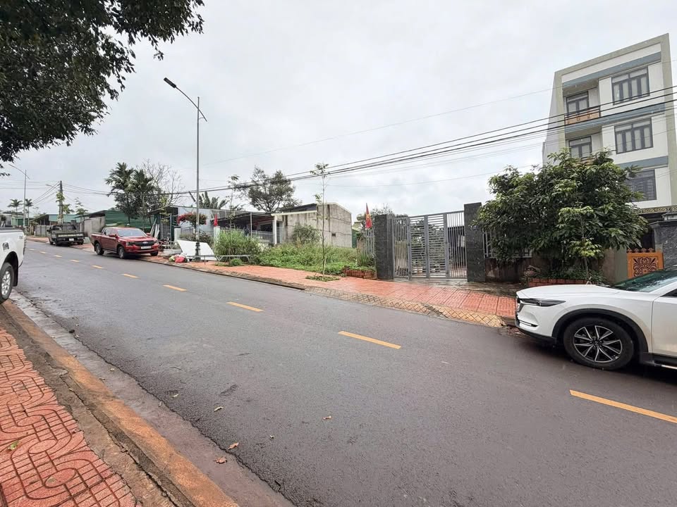 Bán FrontHouse mặt tiền Nguyễn Chí Thanh 140m² giá chỉ 1.75 tỷ - Kinh doanh mọi ngành nghề!