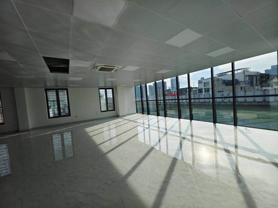 Văn phòng cho thuê Khuất Duy Tiến 60m² giá 10 triệu - Không gian làm việc lý tưởng!