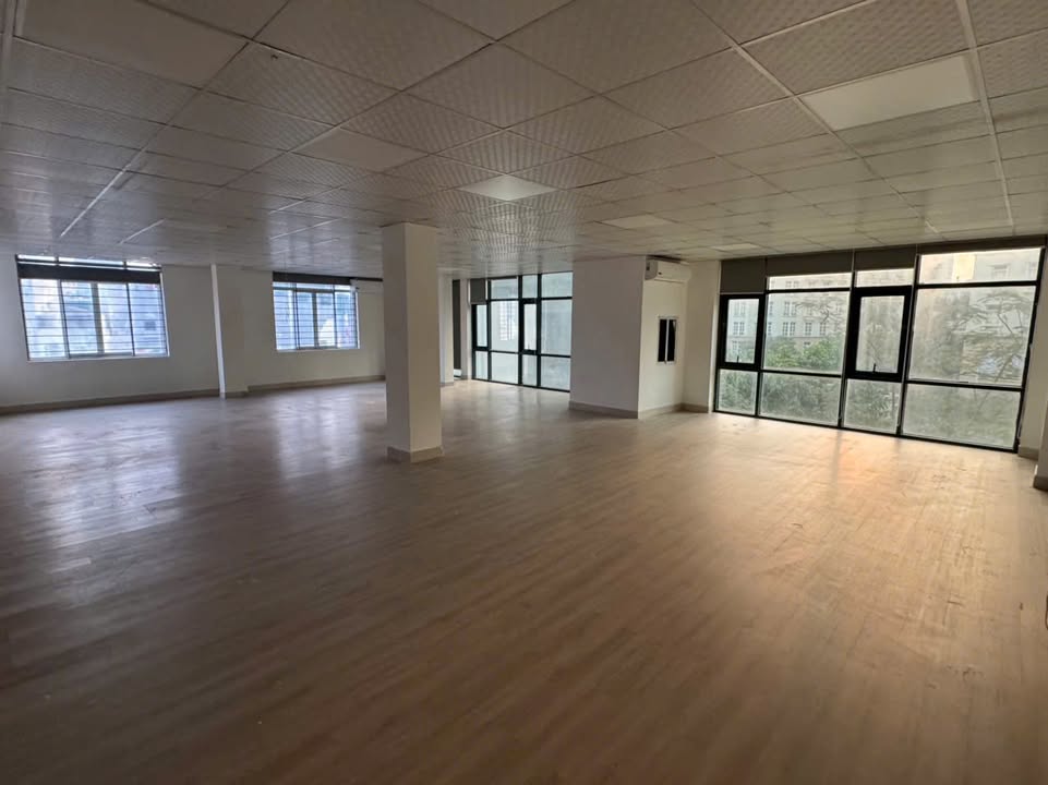 Văn phòng cho thuê Mễ Trì 140m² giá 27 triệu - Siêu ưu đãi tháng này!
