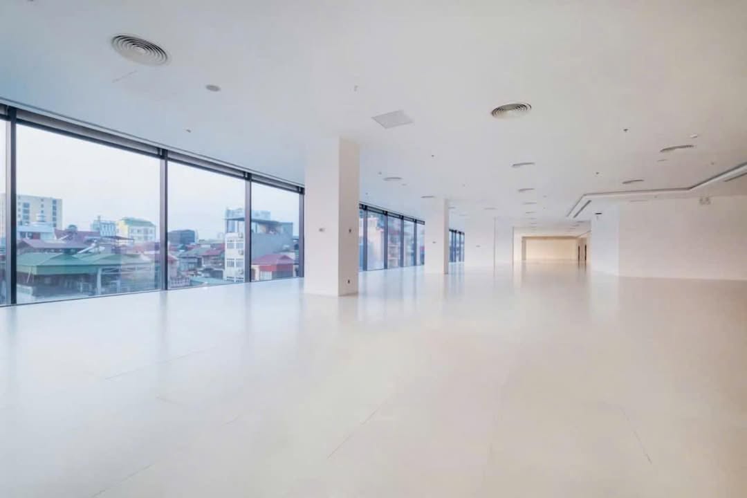 Văn phòng cho thuê tại Ngoại Giao Đoàn Bắc Từ Liêm 815m² giá 203.75 triệu - Địa điểm lý tưởng cho mọi loại hình dịch vụ!