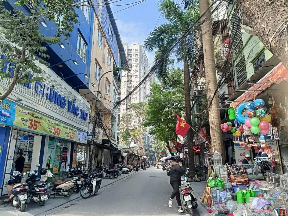 Bán nhà mặt phố Chợ Xanh, Định Công 51m² giá 24 tỷ - Kinh doanh sầm uất!