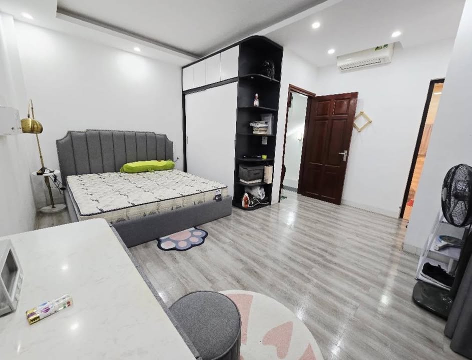 Nhà 5 tầng diện tích 32m² tại Văn La - Khu vực kinh doanh sầm uất chỉ 7 tỷ!