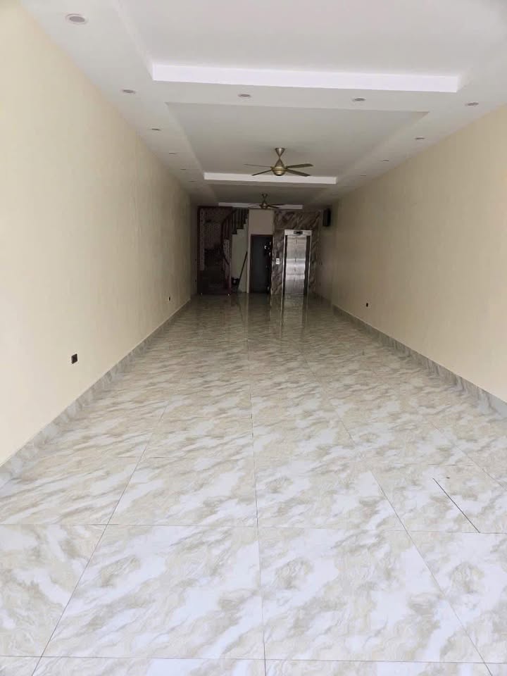 Cho thuê nhà 5 tầng đường đôi Văn Phú, Hà Đông, 90m² - Gần trung tâm thuận tiện!