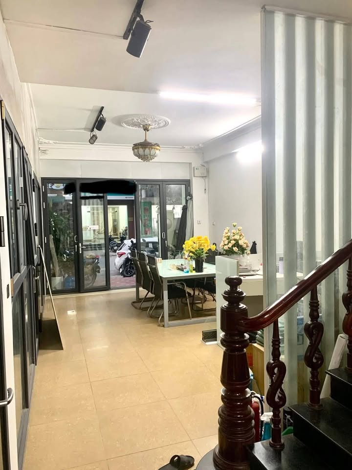 Cho thuê mặt phố Văn Quán 90m² giá 24 triệu - Kinh doanh sầm uất, vị trí đắc địa!