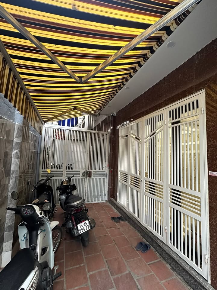 Nhà 4 tầng Chợ Hàng Lê Chân 41m² giá 3.2 tỷ - Sân cổng riêng thoáng mát!