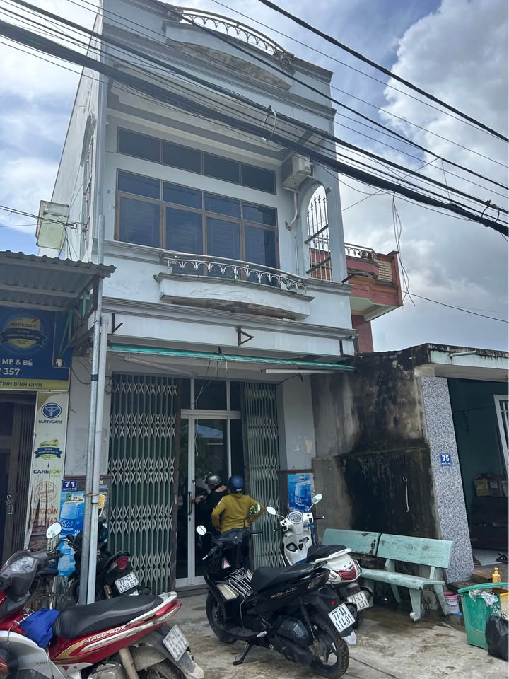 Nhà 1 mê đường Nguyễn Huệ, Tuy Phước 100m² giá 2.4 tỷ - Tiềm năng kinh doanh lớn!