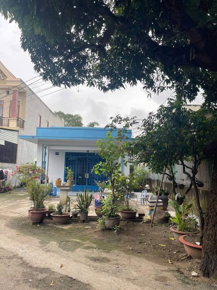 Nhà cấp 4 265m² phường Tân Đông Hiệp giá 4 tỷ - Sân ô tô rộng rãi!