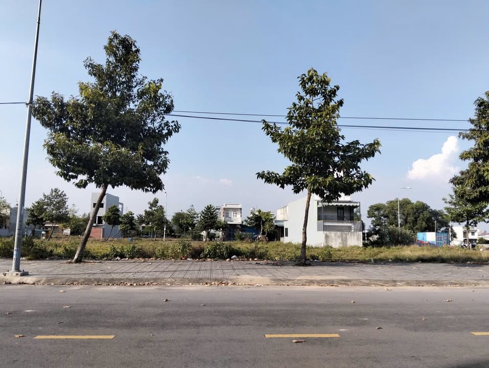 Đất nền Phước Thiền Nhơn Trạch 108m² giá 2 tỷ - Sổ hồng chính chủ, vị trí đẹp!