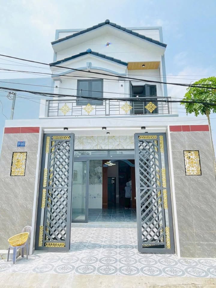 Nhà SHR Quy Đức, Bình Chánh 83m² giá 3.9 tỷ - Gần Ủy Ban, tiện ích đầy đủ!