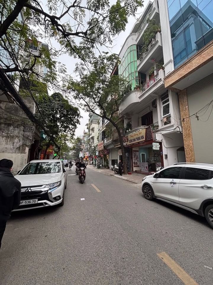 Cho thuê văn phòng 9 tầng tại Thanh Xuân 100m² - Mặt phố Nguyễn Ngọc Nại