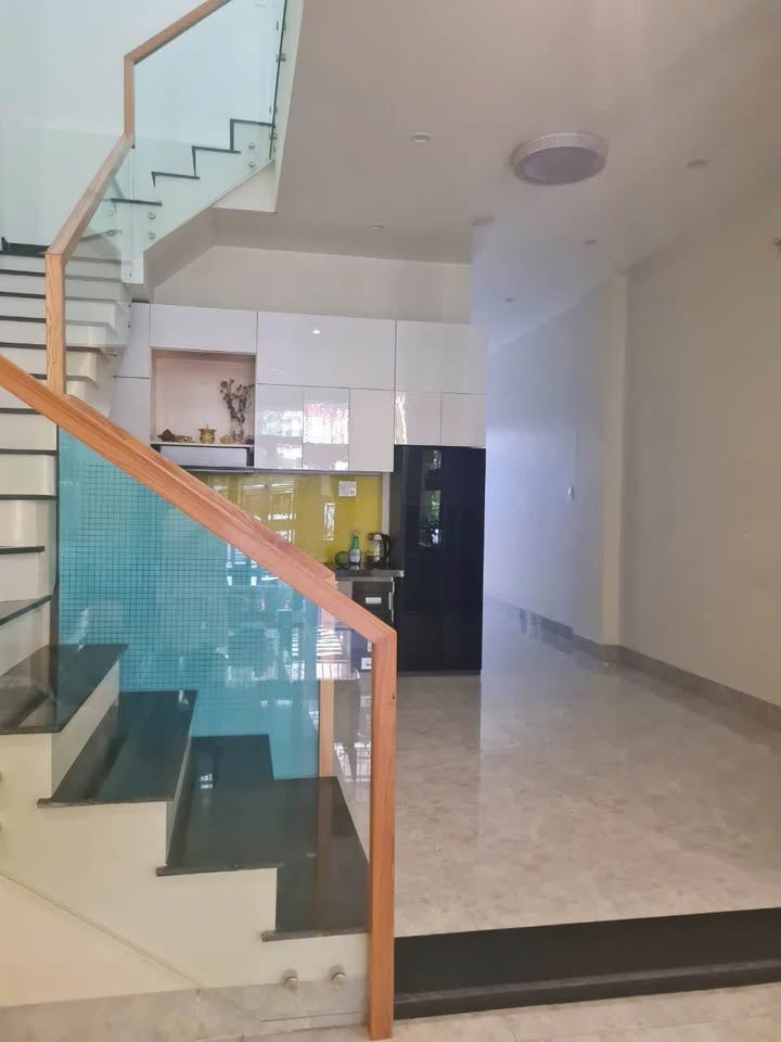 Nhà hoàn thiện Khu đô thị Green City, 105m² giá 3.5 tỷ - Nội thất xịn sò, an ninh tốt!