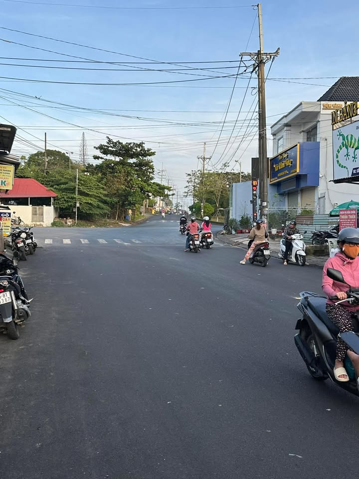 Đất nền Phú Quốc 691m² giá 3.95 tỷ - Sổ hồng chính chủ, khu vực tiềm năng!