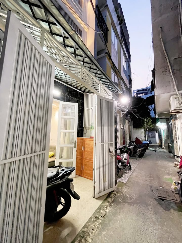 Nhà phố Phan Văn Trị 36m² giá 6.8 tỷ - Thiết kế hiện đại và thoáng mát!