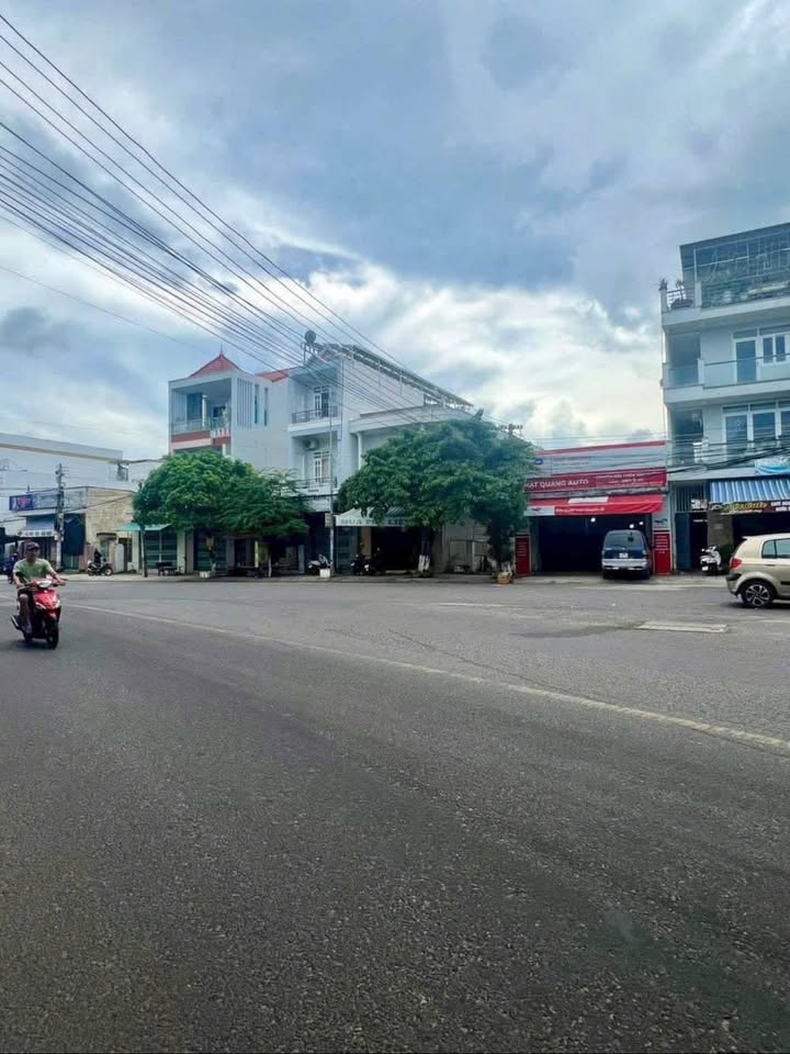 Nhà 2 tầng mặt tiền đường Phước Long, Nha Trang 29m² giá 3.95 tỷ - Tiềm năng kinh doanh lớn!