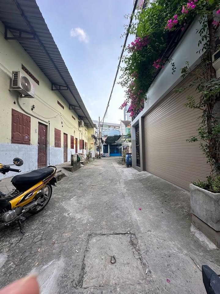 Nhà riêng Linh Xuân 62m² giá 5.3 tỷ - Hẻm xe hơi vào tận nhà!