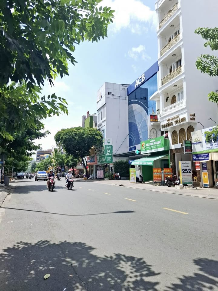 Nhà mặt tiền Tân Sơn Nhì, Tân Phú 80m² giá 20 tỷ - Lô góc hiếm có!