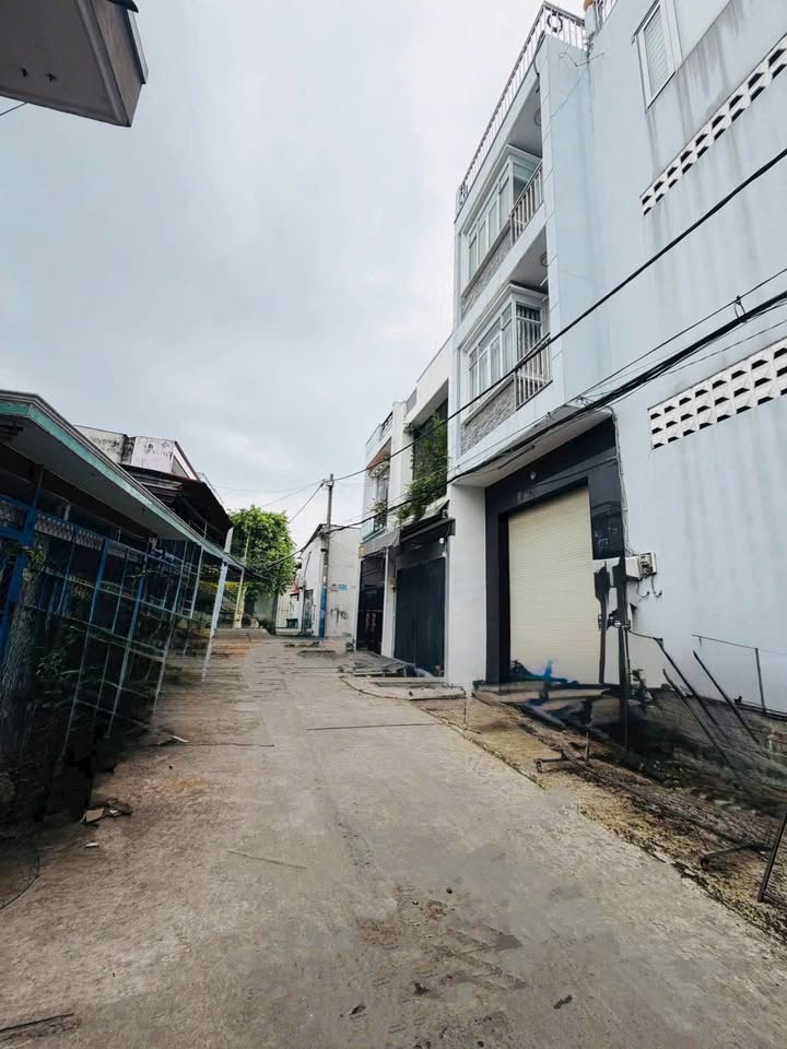 Lô đất 85m² đường Lê Đình Cẩn, Bình Tân giá 4.6 tỷ - Đường xe hơi thông thoáng!