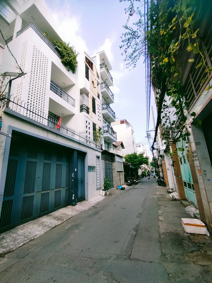 Nhà riêng Thoại Ngọc Hầu, Tân Phú 52m² giá 6 tỷ - Ô tô vào tận nhà!