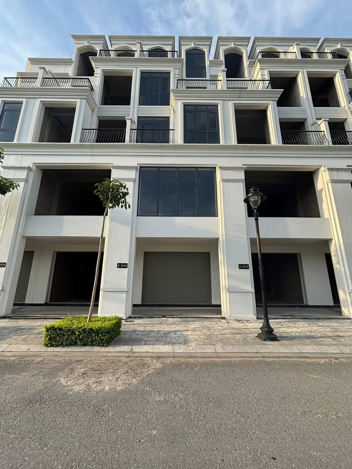 Townhouse Hinode Royal Park Hoài Đức 100m² giá 18 tỷ - Thiết kế hiện đại, vị trí thuận lợi!