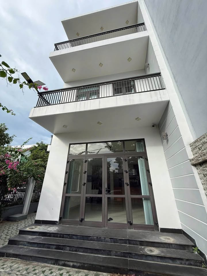 Villa cho thuê 2 mặt tiền Khúc Hạo, Sơn Trà - 4PN - 28 triệu/tháng, thích hợp ở và kinh doanh!