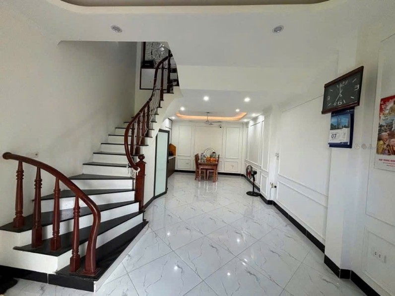 Nhà phố 5 tầng Văn Tiến Dũng, 32m² chỉ 5.5 tỷ - Ô tô đỗ cổng, ở ngay!