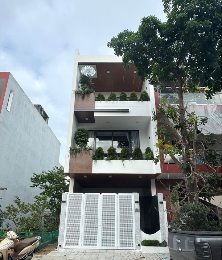 Nhà riêng Hòa Xuân 100m² giá 9 tỷ - Không gian sống đẳng cấp gần gũi thiên nhiên!