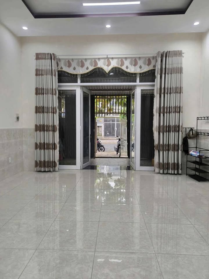 Nhà phố cho thuê Khu đô thị Phú Cường, Rạch Giá 100m² - Nội thất đầy đủ, giá chỉ 7 triệu!