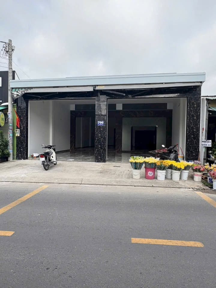 Bán gấp nhà mặt tiền Trần Văn Mười, Hóc Môn 300m² - Giá hấp dẫn chỉ 18.5 tỷ!