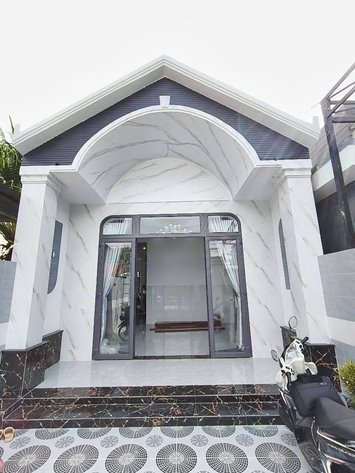 Nhà Mái Thái Phường Hòa Thành 145m² giá 1.549 tỷ - Gần chợ, tiện ích xung quanh!