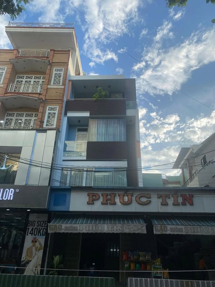 Cho thuê nhà 4 tầng mặt tiền Ông Ích Khiêm, Hải Châu, Đà Nẵng - Vị trí đắc địa, thu hút khách hàng!