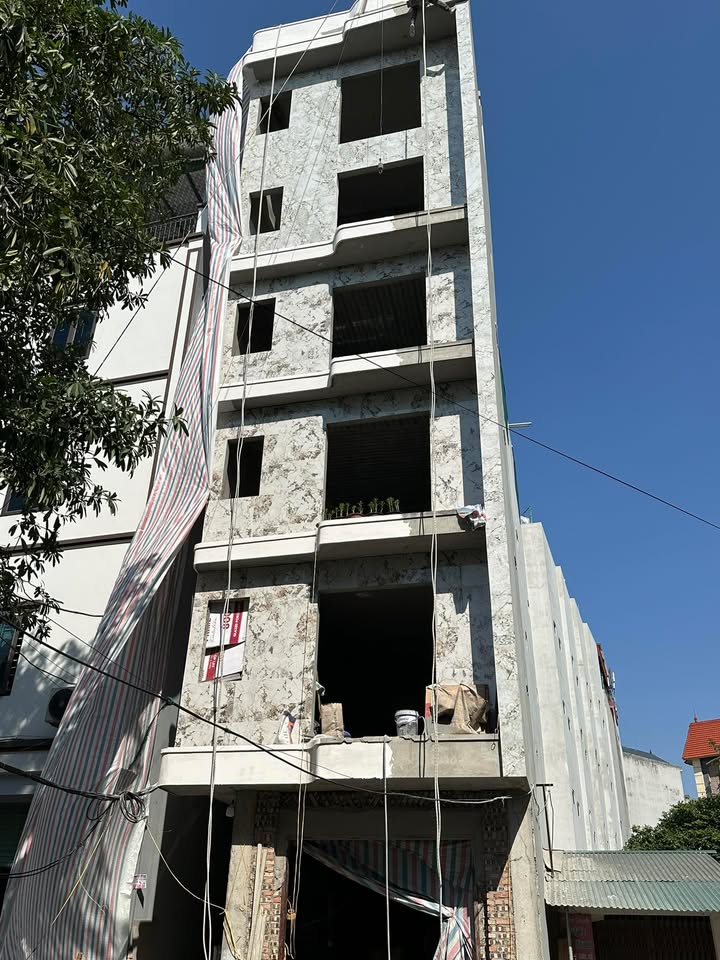 Bán nhà mặt phố Xuân Đỗ, quận Long Biên, 77m² giá 17.2 tỷ - Kinh doanh sầm uất!