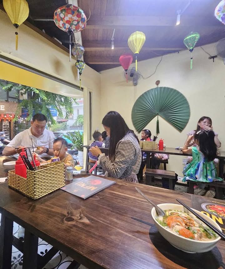 Mặt bằng kinh doanh ăn uống tại phố Võng Thị, Tây Hồ 30m² chỉ 14 triệu - Sẵn sàng hoạt động!