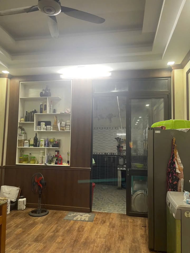 Nhà cho thuê 4 tầng tại Đông Vệ, 90m² - Tiện nghi đầy đủ, giá 12 triệu/tháng!