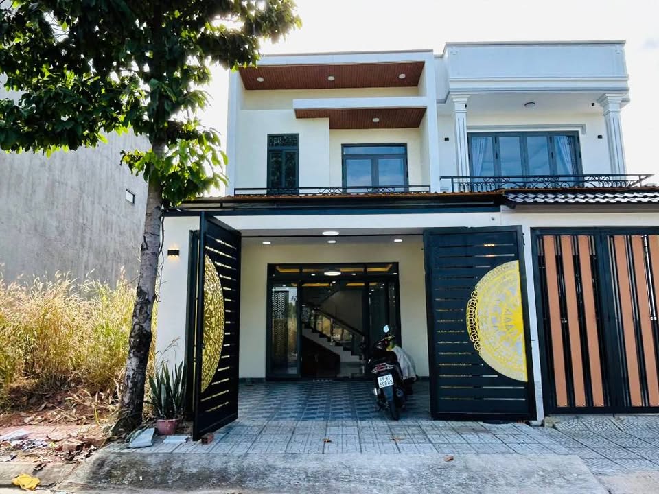 Nhà 1 trệt 1 lầu Thới Hòa 100m² giá 2.3 tỷ - Full nội thất tặng kèm!