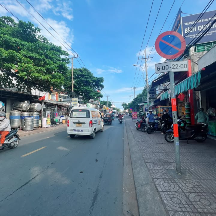 Nhà mặt tiền đường Bình Long, Tân Phú, 400m² - Giảm giá sốc còn 34 tỷ!