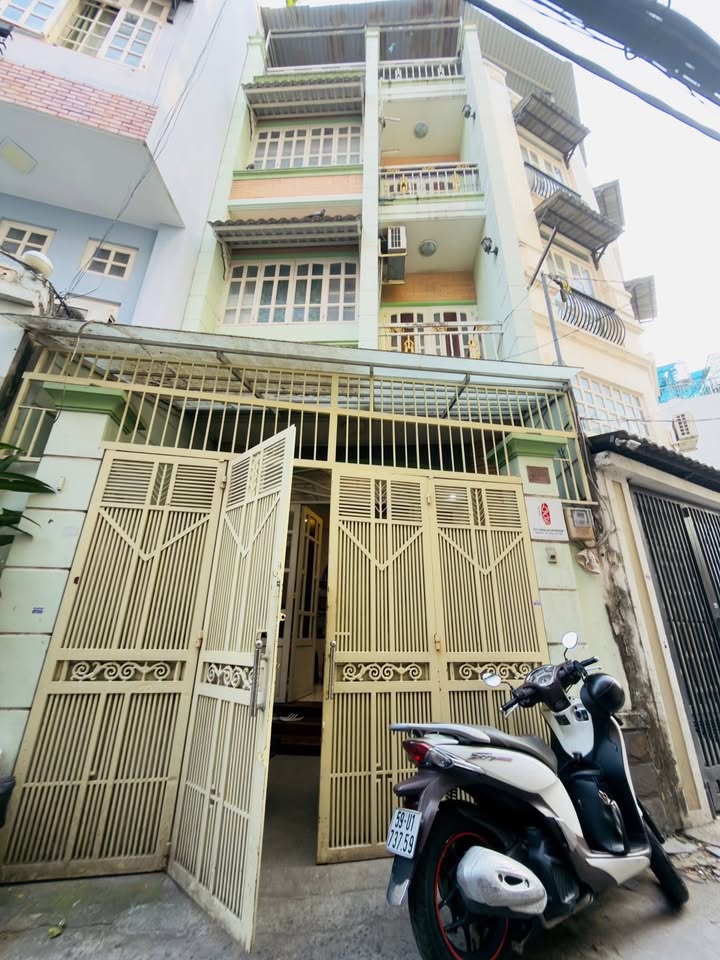 Nhà phố 3 tầng Hoàng Hoa Thám 62.4m² giá 8.2 tỷ - Khu dân trí cao, tiện ích đầy đủ