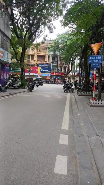 Nhà mặt tiền KĐT Định Công 35m² giá 13 tỷ - Kinh doanh sầm uất ngay cổng chợ!