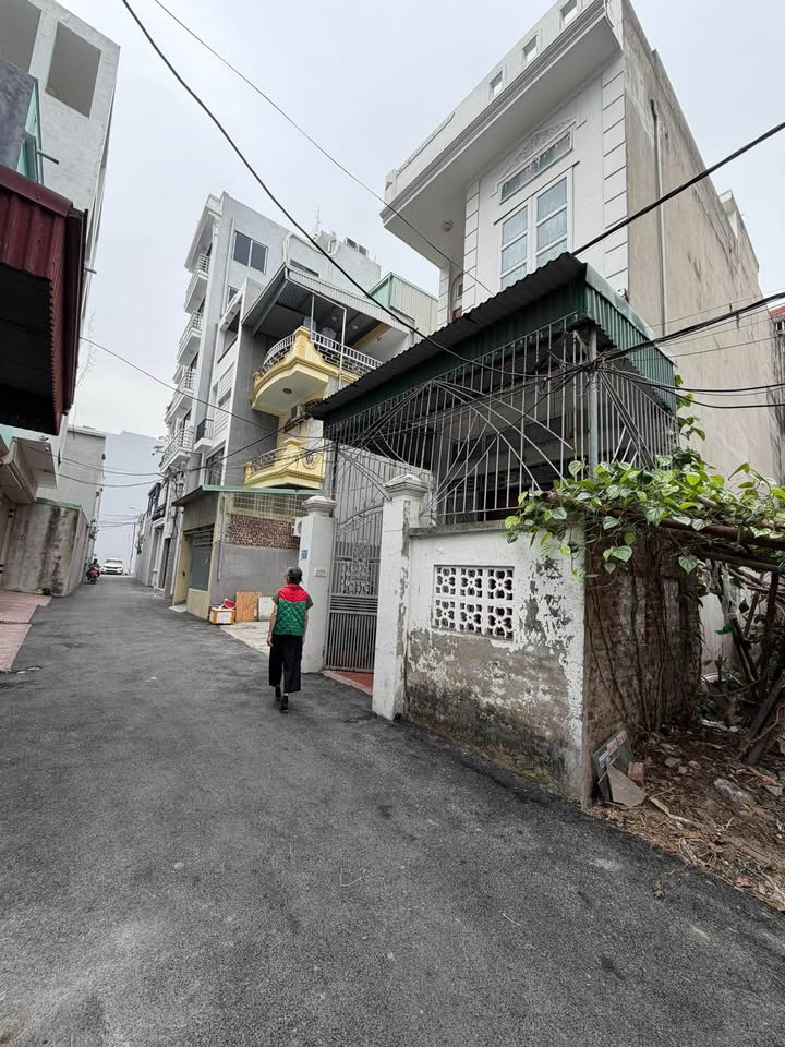 Bán đất tặng nhà 3 tầng mặt ngõ 5m, ô tô vào nhà, 55m² chỉ 4 tỷ