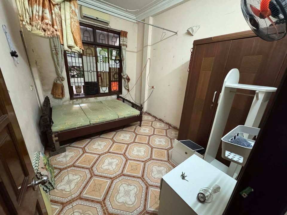 Nhà nguyên căn 4 tầng cho thuê tại Ngõ 200 Bạch Đằng, Hoàn Kiếm - 6.5 triệu/tháng, sẵn sàng vào ở!