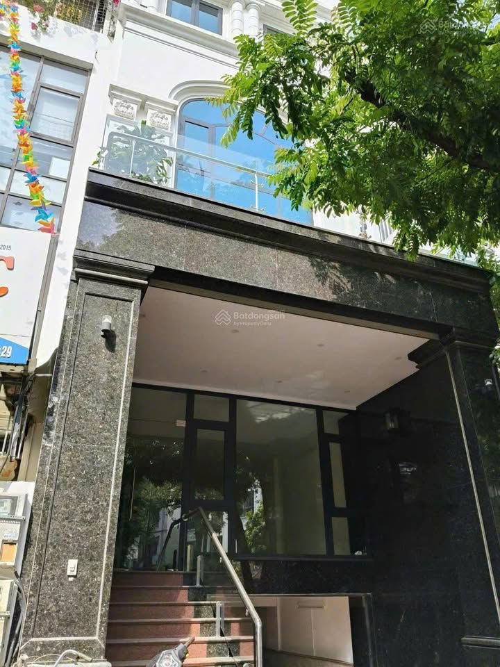 Cho thuê tòa nhà mặt phố Dịch Vọng, Cầu Giấy 100m² giá 85 triệu - Thiết kế hiện đại, vị trí đắc địa!
