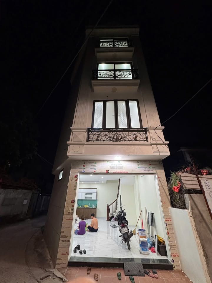 Nhà nguyên căn 4 tầng tại Di Trạch, Hoài Đức - Cho thuê 11 triệu/tháng, nội thất đầy đủ!