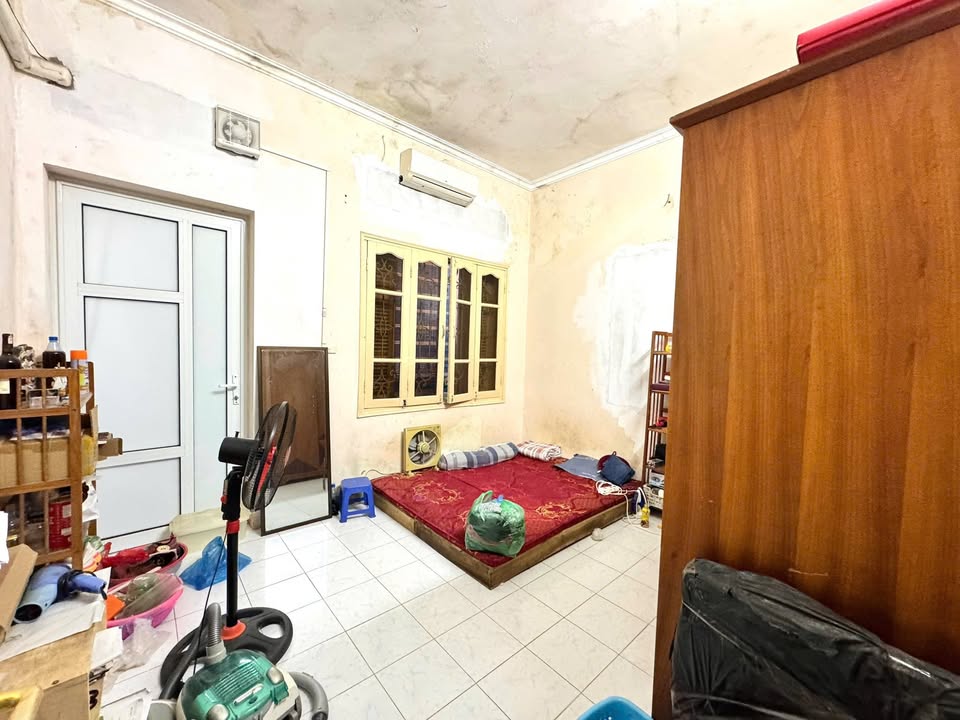 Nhà riêng cho thuê tại ngõ 318 Đê La Thành 40m² giá 13.5 triệu - Phù hợp cho gia đình và nhóm đi làm!