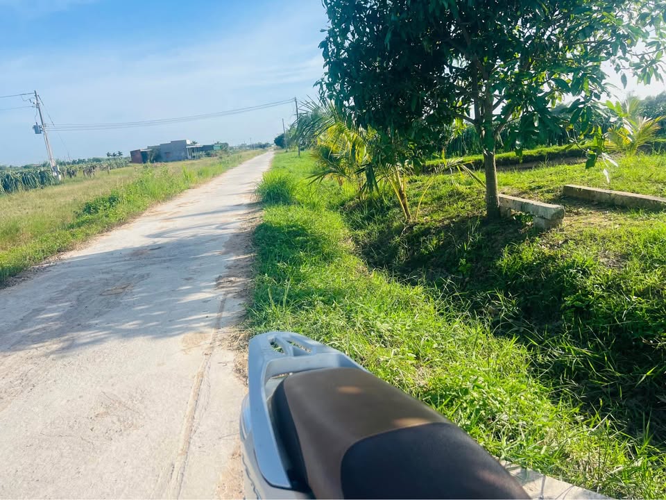 Đất nền 900m² mặt tiền Bêtông, xã Hàm Liêm, giá chỉ 450 triệu - Cơ hội đầu tư tuyệt vời!