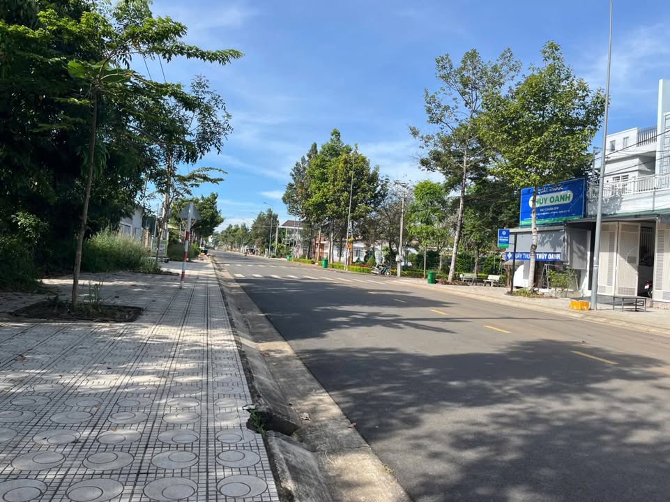 Đất mặt tiền Hùng Vương, xã Tân Phú, 270m² chỉ 5 tỷ - Vị trí vàng hiếm có!