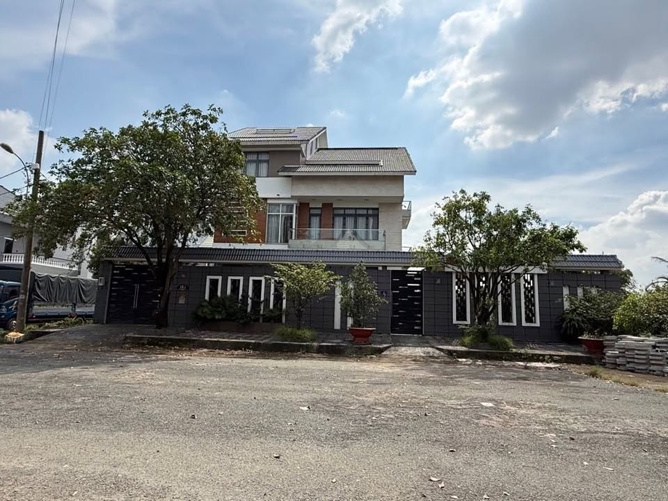 Biệt thự Thạnh Xuân Q12 600m² giá 36 tỷ - Kiến trúc kiểu Mỹ sang trọng!