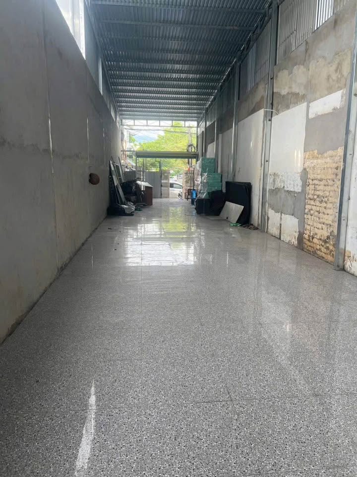 Cho thuê mặt bằng Nha Trang 180m² giá 12 triệu - Vị trí đắc địa ngay vòng xoay Nguyễn Đức Cảnh