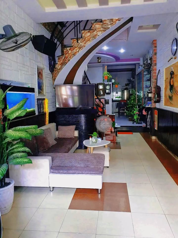 Nhà Mặt Tiền 3 Tầng Lê Hồng Phong Quy Nhơn 53m² Giá 5 Tỷ - Gần Biển Chỉ 1 Phút!