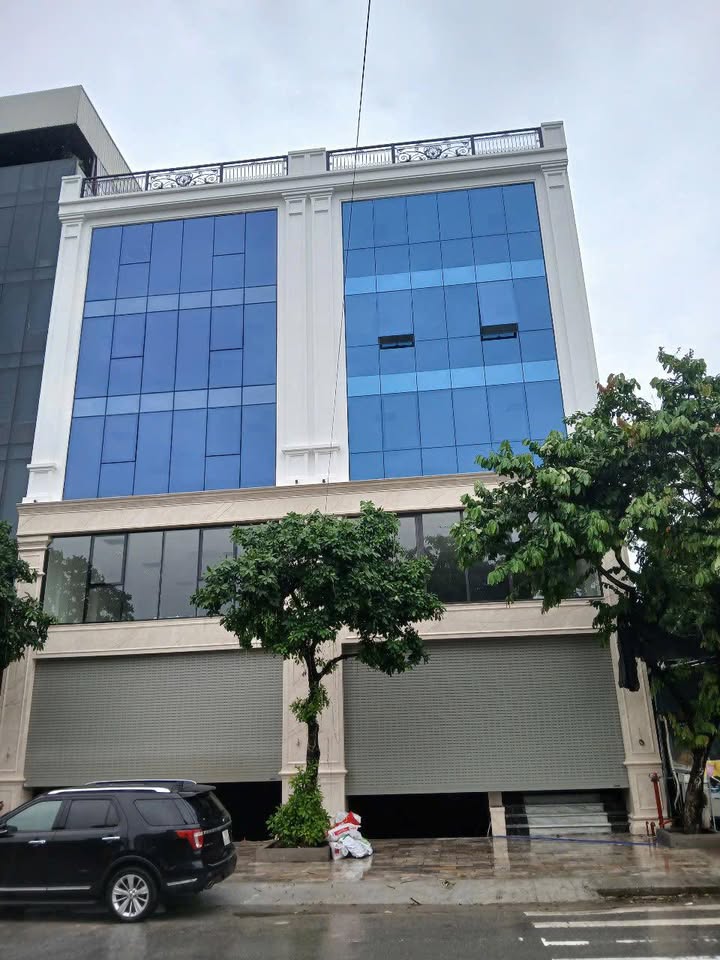 Cho Thuê Nhà Mặt Phố Cầu Diễn, Nam Từ Liêm - 155m² giá 130 triệu - Thang máy và tiện ích đầy đủ!