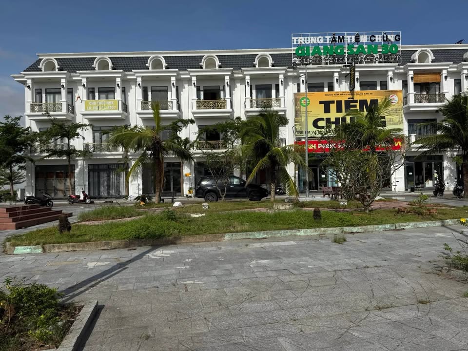 Nhà liền kề mặt tiền Võ Văn Giáp, Quy Nhơn 70m² giá 4.3 tỷ - Cơ hội đầu tư tuyệt vời!